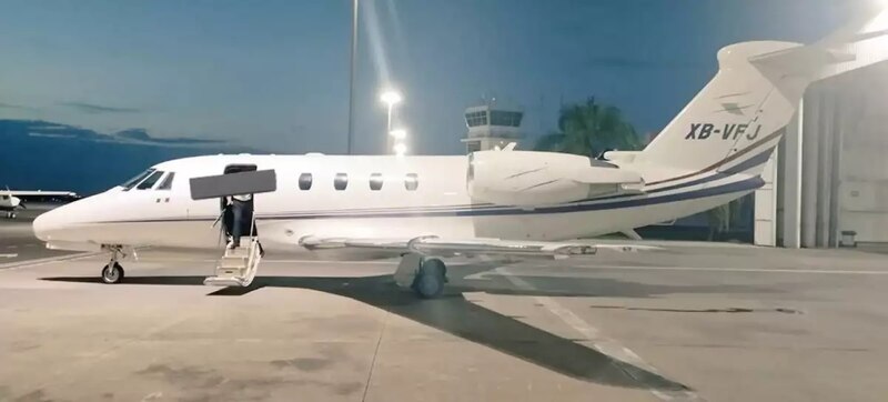 Jet privado aterriza en el aeropuerto