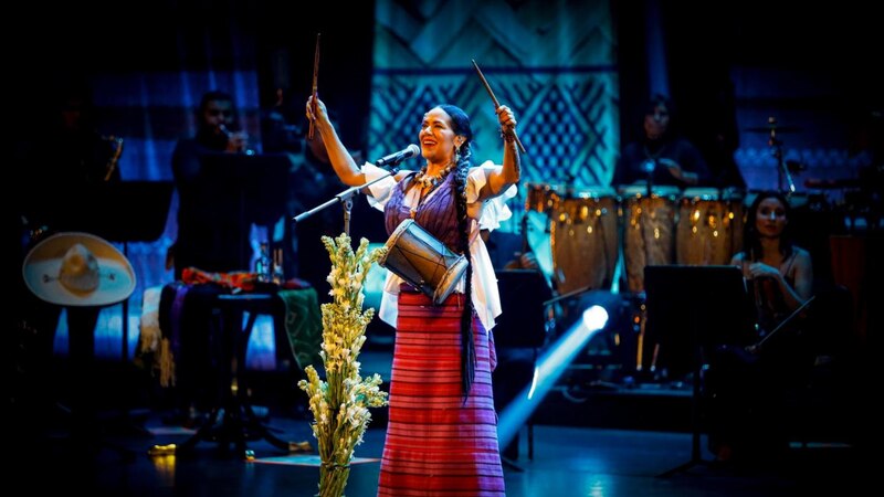 Lila Downs, cantante mexicana, en concierto.