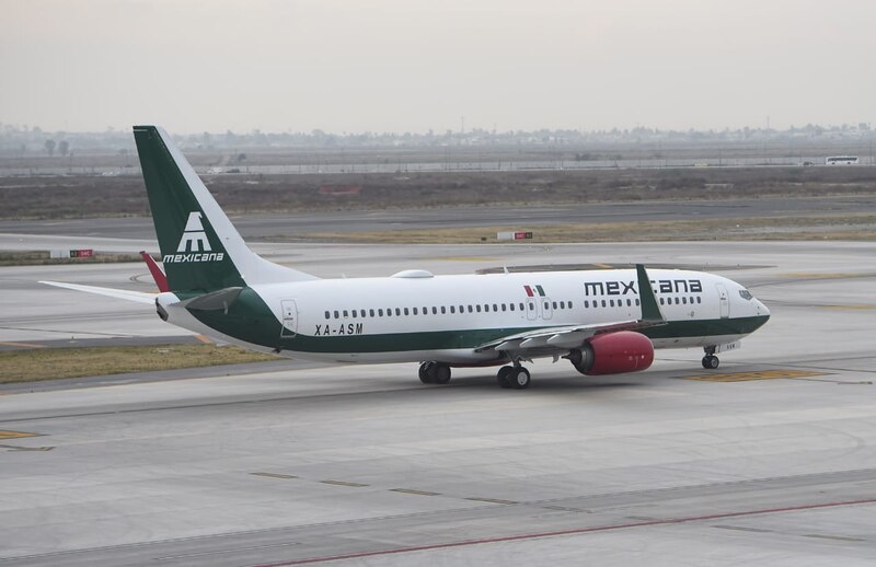 Avión de Mexicana de Aviación en pista del Aeropuerto Internacional Felipe Ángeles