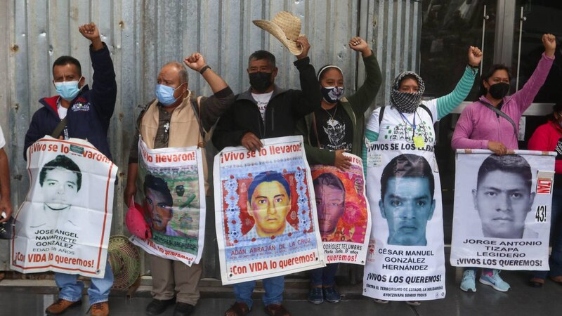Manifestación en México por la desaparición de los 43 estudiantes de Ayotzinapa