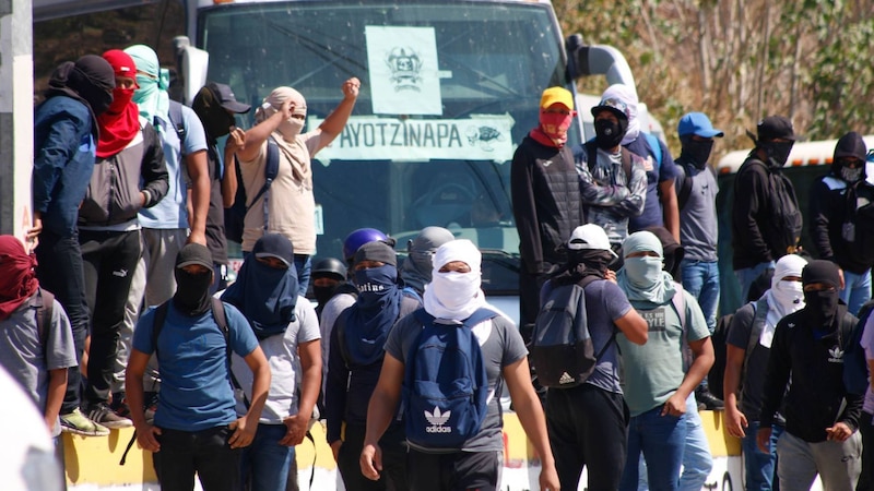 Estudiantes normalistas de Ayotzinapa