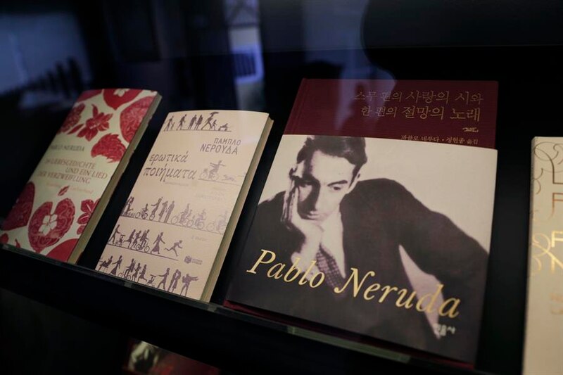 Pablo Neruda, poeta chileno, premio Nobel de Literatura en 1971.