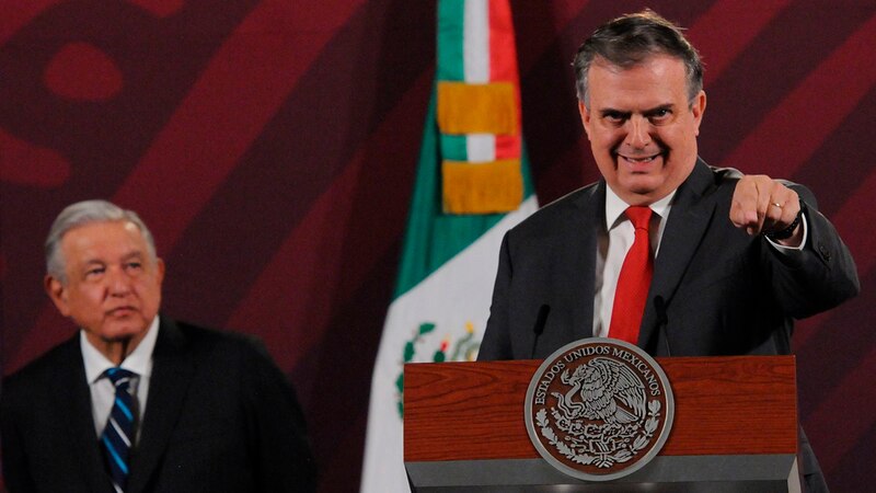 El presidente Enrique Peña Nieto da un discurso.