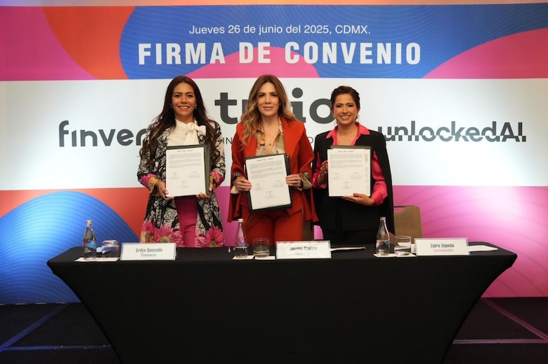 La firma contó con la presencia de representantes de cámaras empresariales como CANACO, CANIRAC, COPARMEX, así como autoridades del ámbito económico, financiero y de emprendimiento