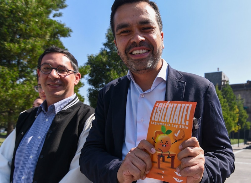Jorge Álvarez Máynez coordinador nacional de Movimiento Ciudadano acudió a la Ciudad de Toluca en donde informo a trabajadores sobre la Ley Silla y posteriormente participar en el Foro Jornada Laboral Digna en la Cámara de Diputados local.