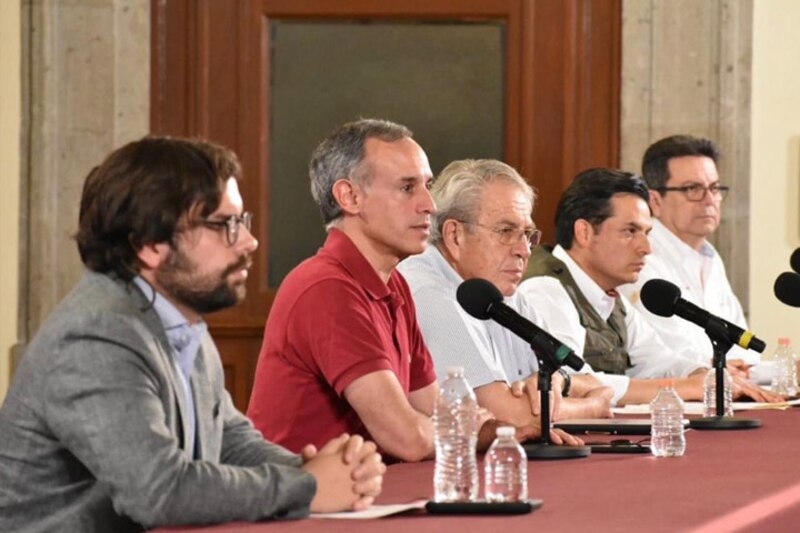 Políticos mexicanos en una conferencia de prensa