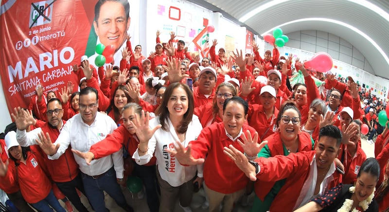 Mario Santana, candidato del PRI a la presidencia municipal de Ecatepec, se reunió con simpatizantes