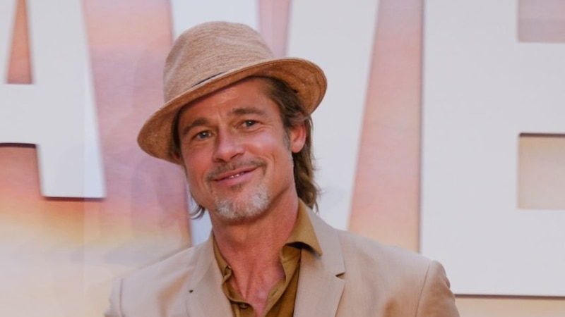 Brad Pitt muestra su mejor sonrisa en la alfombra roja