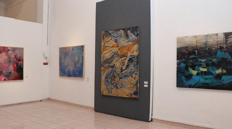 Exposición de arte abstracto