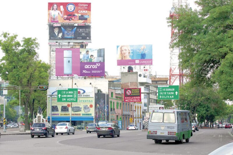 Anuncios espectaculares en la Ciudad de México