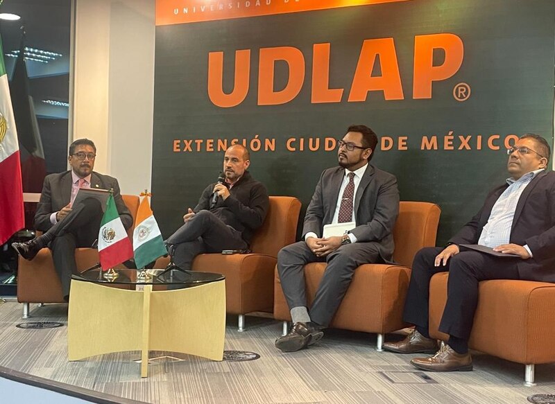 Mesa redonda sobre el futuro de la educación superior en México