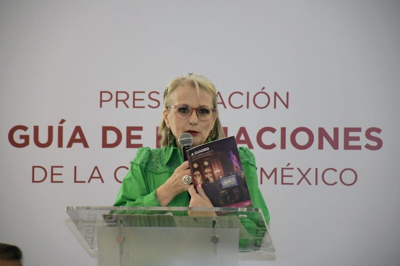 La escritora Silvia Molina presenta su libro "A Cuadro" en la FIL de Guadalajara