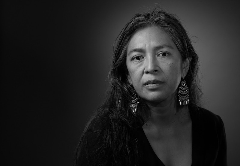 Retrato de una mujer indígena en blanco y negro