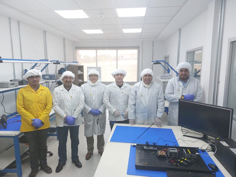 Investigadores del Instituto de Física Aplicada trabajan en un nuevo proyecto.