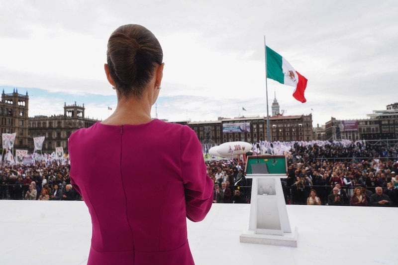 Claudia Sheinbaum, Presidenta de México, rindió su informe a cien días de gobierno ante simpatizantes en el Zócalo.