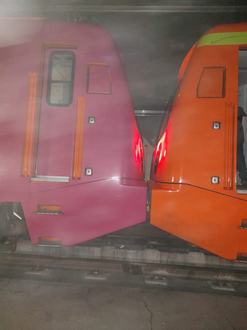 Dos trenes en la estación