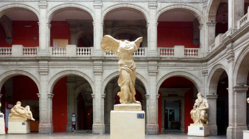 Escultura de la Victoria Alada de Samotracia