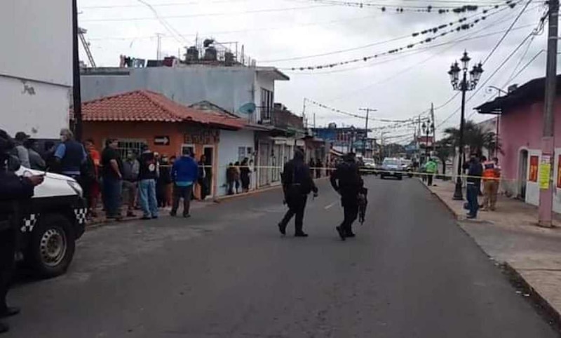 Policía investiga asesinato de hombre en la calle