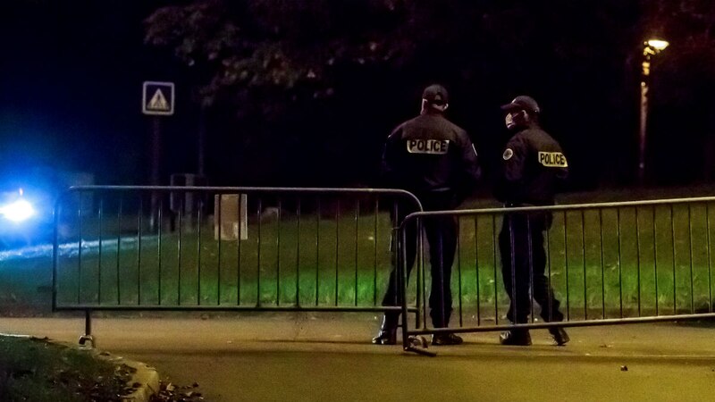 La policía custodia el perímetro tras un tiroteo en París