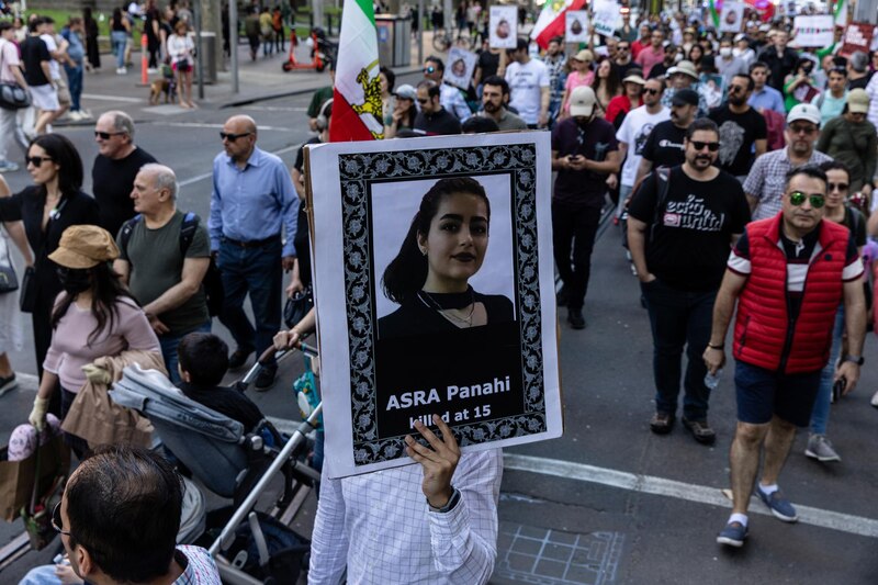 Protesta por la muerte de Asra Panahi, una joven de 15 años asesinada por la policía en Irán