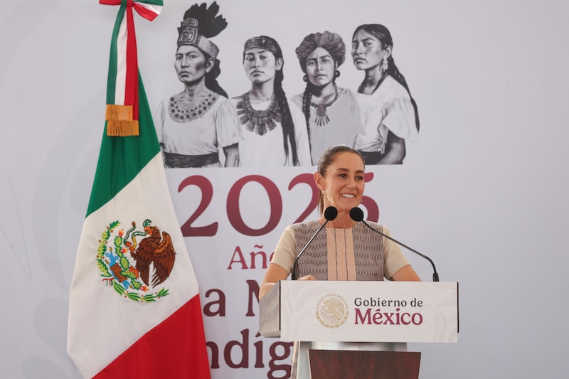 La presidenta Claudia Sheinbaum anunció que al menos se construirán 20 nuevas preparatorias en la zona oriente del Estado de México para atender la demanda de jóvenes estudiantes de nivel medio superior