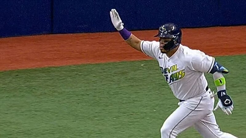 El dominicano Wander Franco conecta un jonrón solitario en la victoria de los Rays