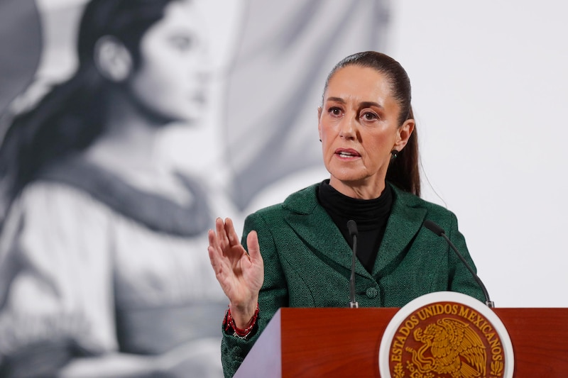 Durante la conferencia mañanera de la Presidenta de Mexico, Claudia Sheinbaum se presentaron los resultados de un estudio en el que se destaca que los connacionales en EEUU, aportan el 2.06 billones de dólares al PIB de aquel país