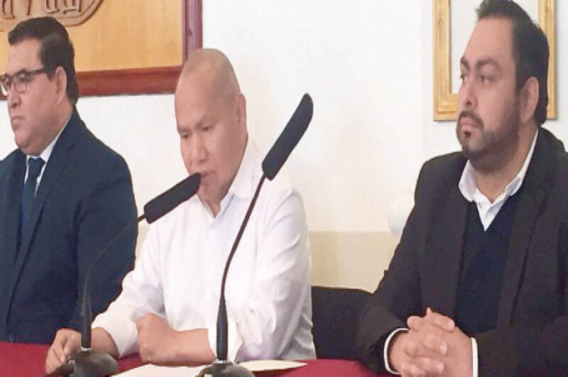 Reunión de trabajo entre funcionarios de gobierno