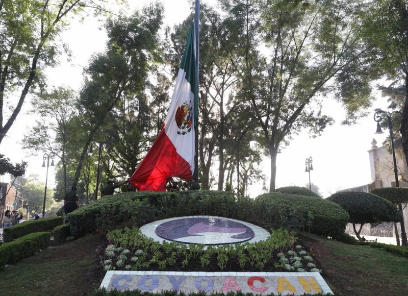 Izamiento de la Bandera Nacional en Coyoacán