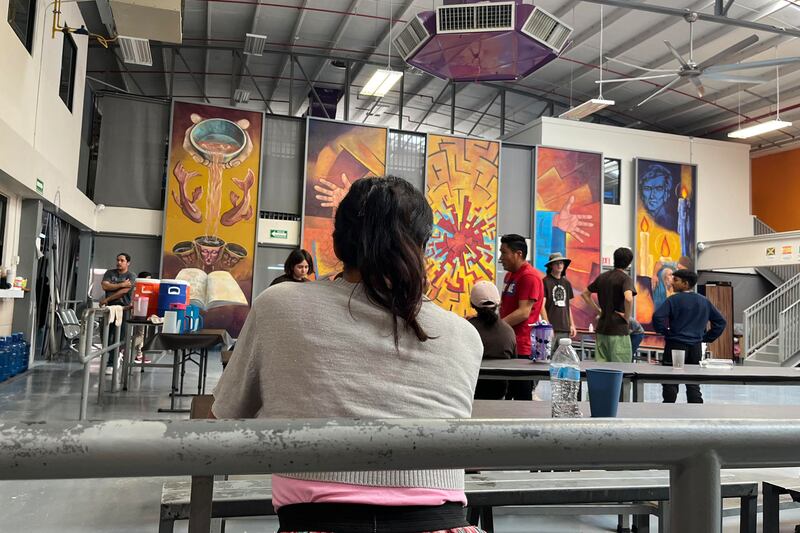 Jóvenes en un centro comunitario