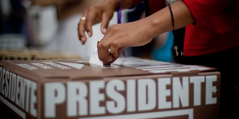 Depositando el voto