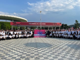 Sin pago, sueldo a medias y silencio: empleados de la Última Milla del Akron a dos semanas del Mundial
