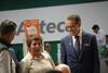 Banco Azteca dona 50 sillas a personas con discapacidad 