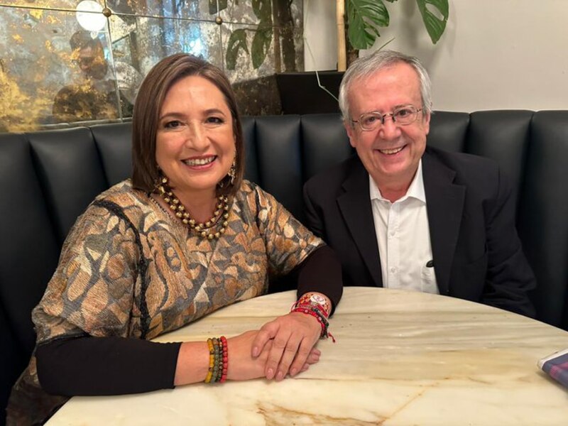 AMLO y Beatriz Gutiérrez Müller en un restaurante
