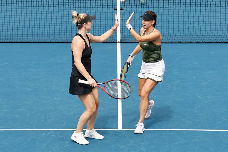 Jugadoras de tenis celebrando