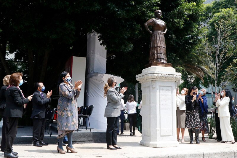 Monumento a Rosario Castellanos en la Ciudad de México