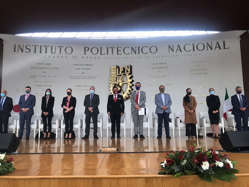 Entrega de reconocimientos a los precursores de la educación técnica en el IPN.