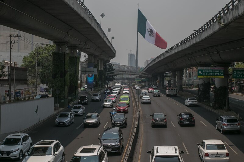 A pesar de la Contingencia Ambiental Fase 1 Extraordinaria, se pueden observar embotellamientos en las principales avenidas de la ciudad.