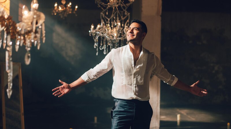 Cantante de ópera en un escenario
