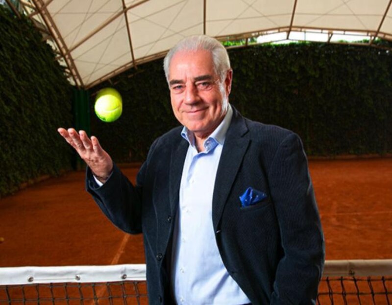 El tenista español Manolo Santana