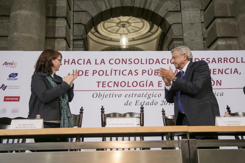 AMLO y Graue inauguran foro "Hacia la consolidación de políticas públicas en ciencia, tecnología e innovación"