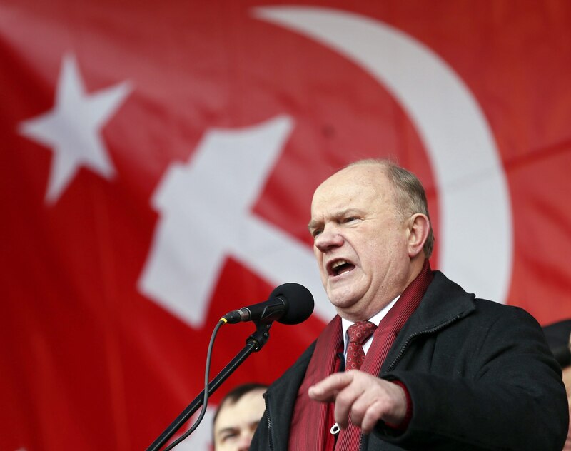 Líder comunista griego dando un discurso
