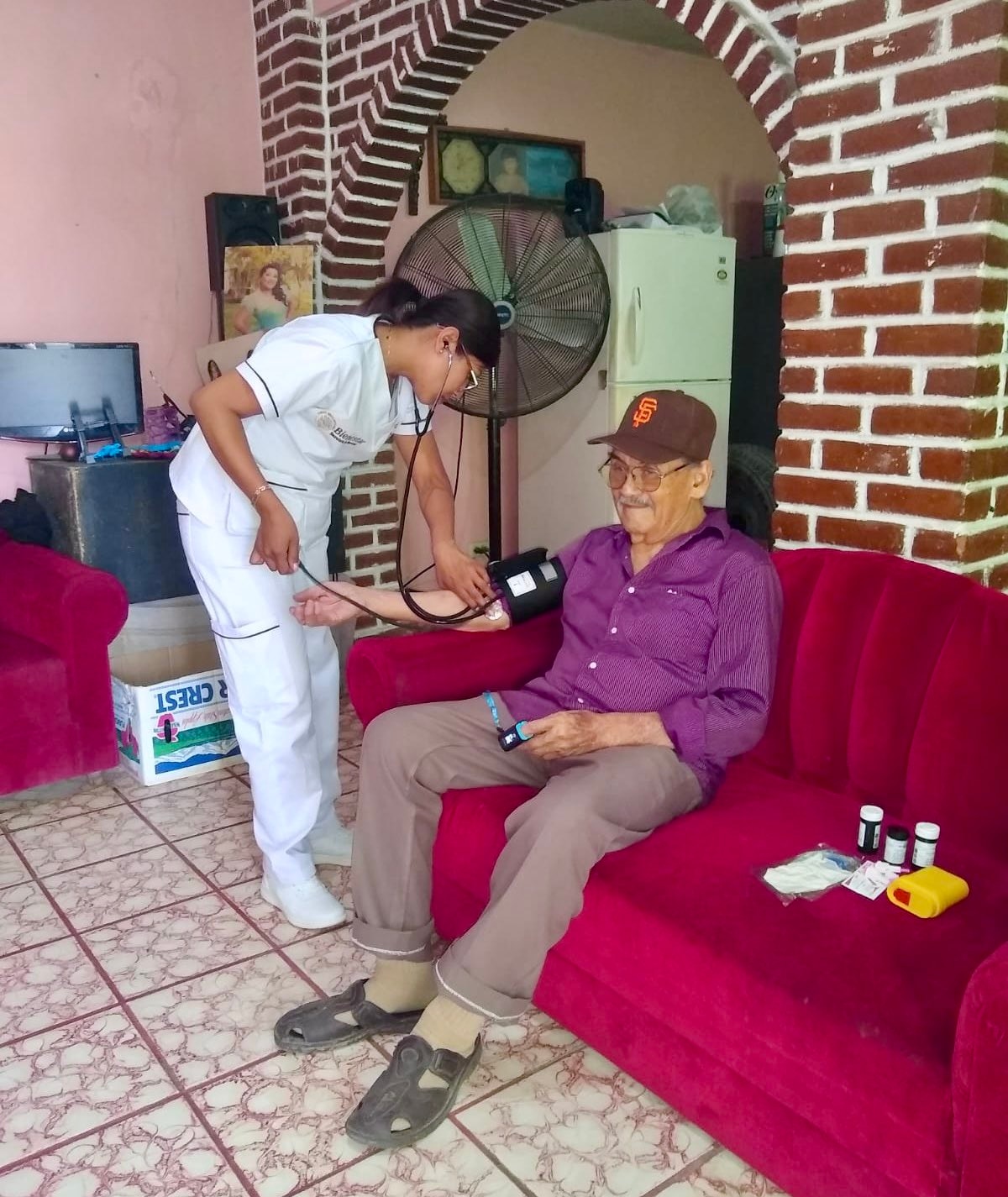 Servidores de la Salud recorren hogares de beneficiarios del Bienestar
