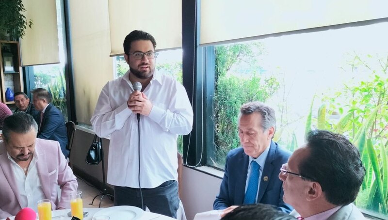 El diputado local electo por Morena, Gerardo Fernández Noroña, durante una conferencia de prensa.