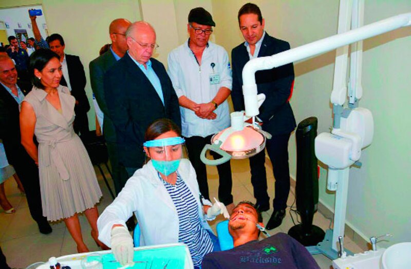 Clínica dental ofrece servicios gratuitos a pacientes de bajos recursos