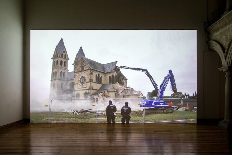 La demolición de una iglesia