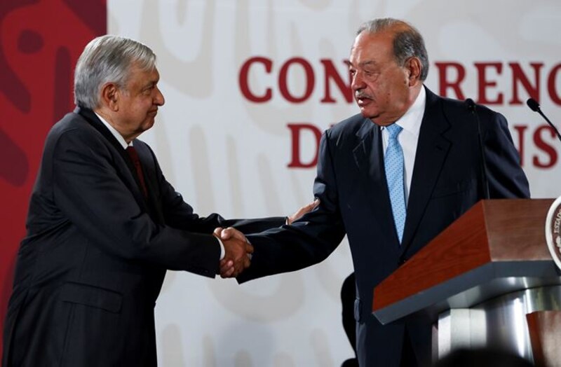 El presidente mexicano Enrique Peña Nieto se reúne con el magnate Carlos Slim.