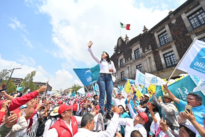 AMLO encabeza mitin en el Zócalo de la Ciudad de México