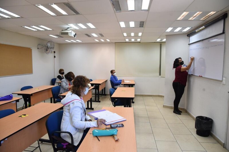Clase presencial en la universidad