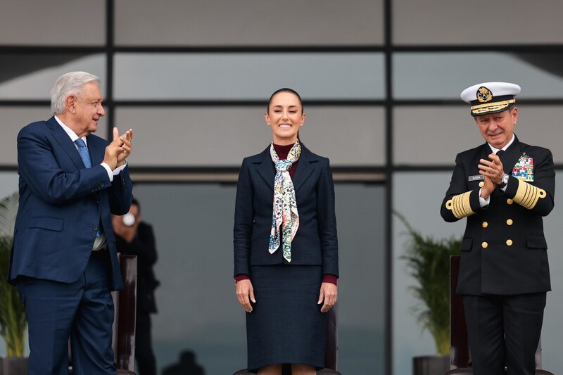 Presidenta de Chile, Michelle Bachelet, junto a otras autoridades en ceremonia oficial.